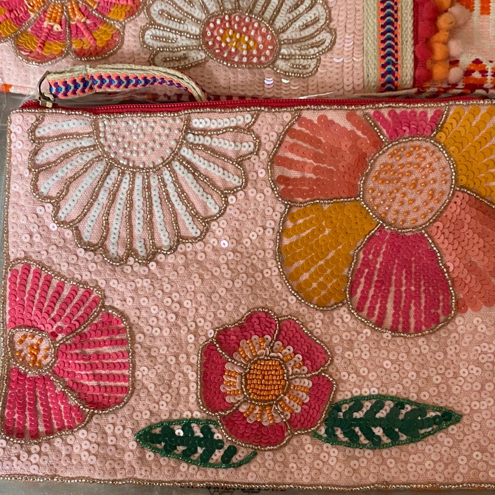 America $ Beyond Vibrant Floral Embroidered Tote Bag and pouches (3) - Picture 9 of 15